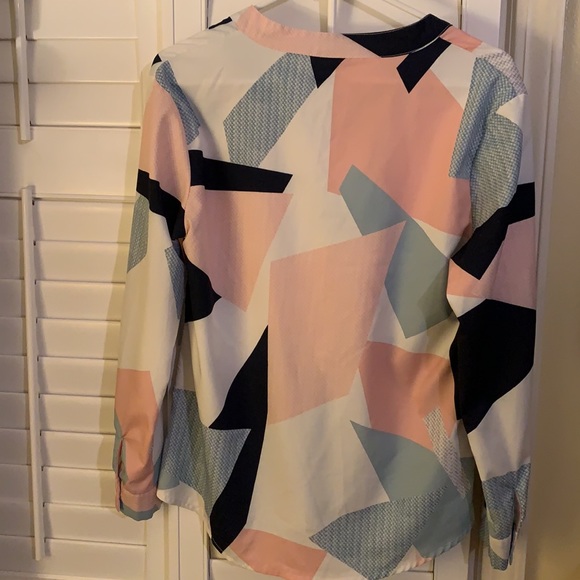Geometric pattern top. - Picture 3 of 5